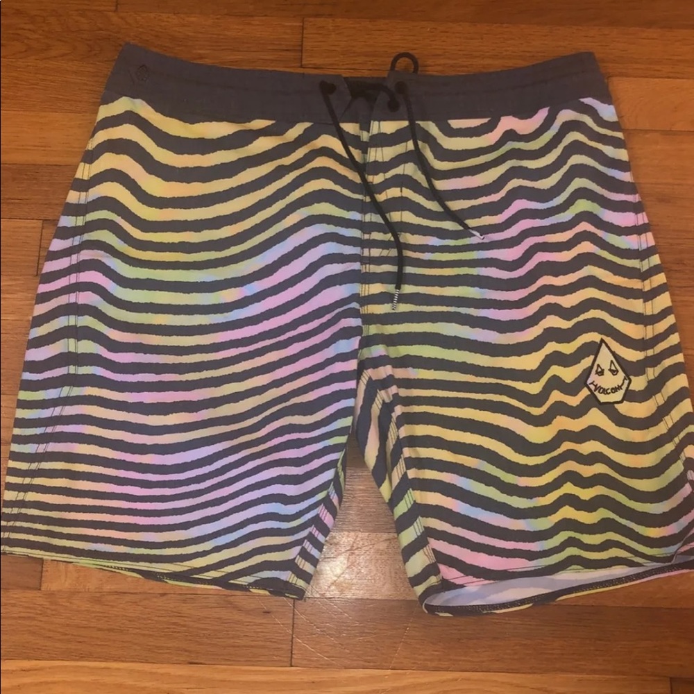 VOLCOM Board Shorts Men’s 36